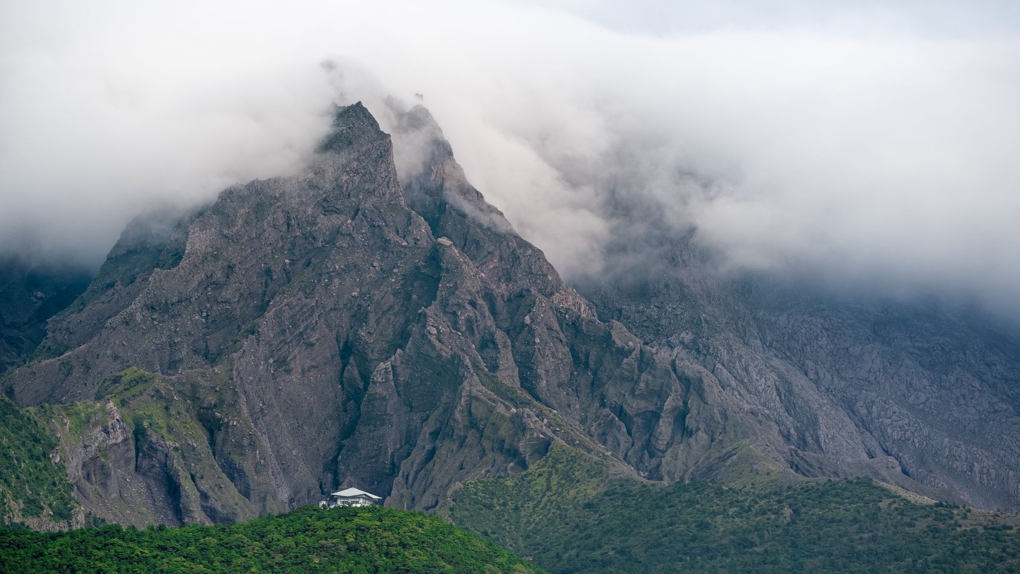 Visiting an active volcano – Sakurajima
